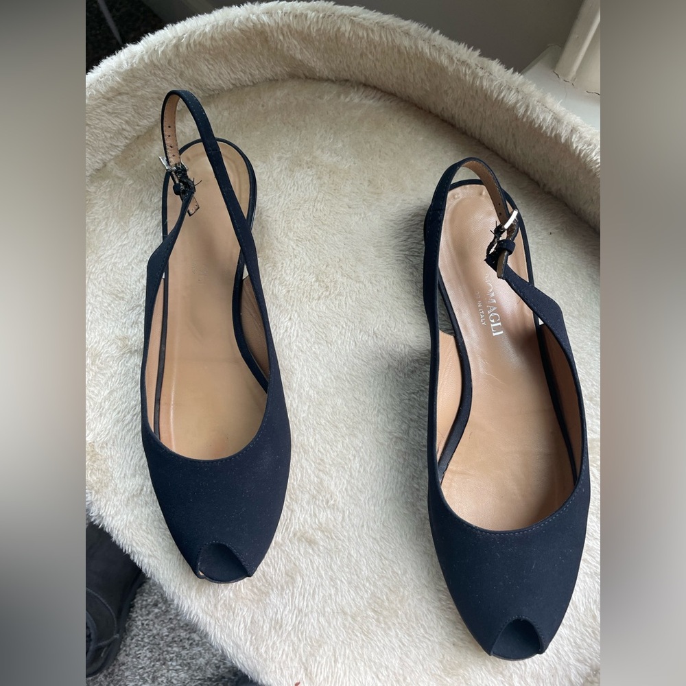 Bruno Magli Womans Peeptoe Slingbacks in SZ 10B standard width.